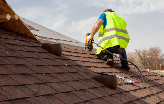 How much does it cost to replace a roof on a 900 square foot house?