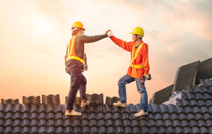 What qualities should a roofer have?